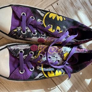 Batman converse sneakers size 6 in women’s size 4 in men’s